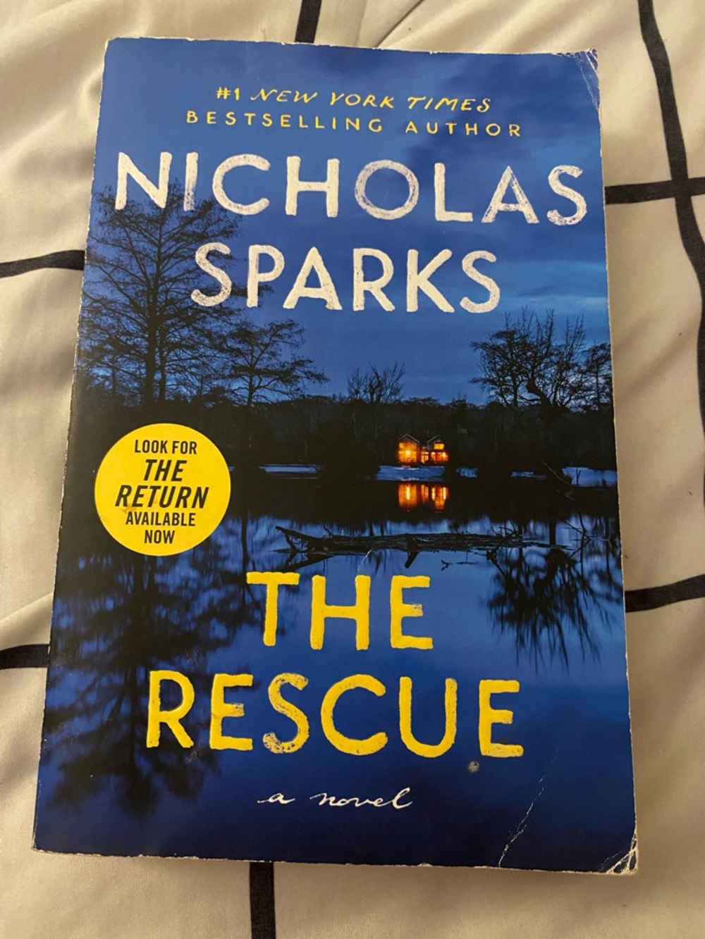 Nicholas Sparks The Rescue - Blue Paperback Novel